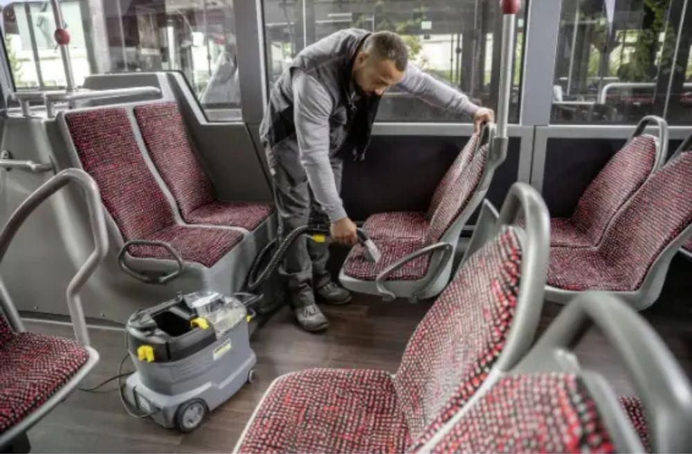 Оренда Професійний миючий пилосос Karcher Puzzi 8/1 (1.100-240.0)