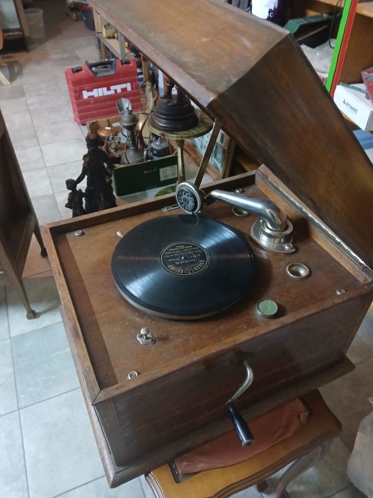 Gramofon zabytkowy