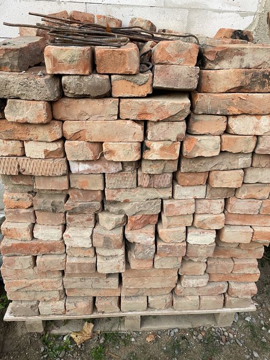 Продам кирпіч в гарному стані