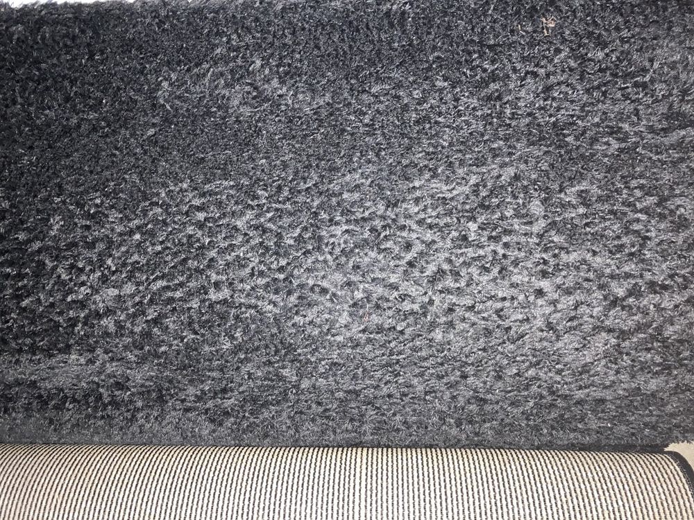Carpete preta pelo curto 2,3x3,40
