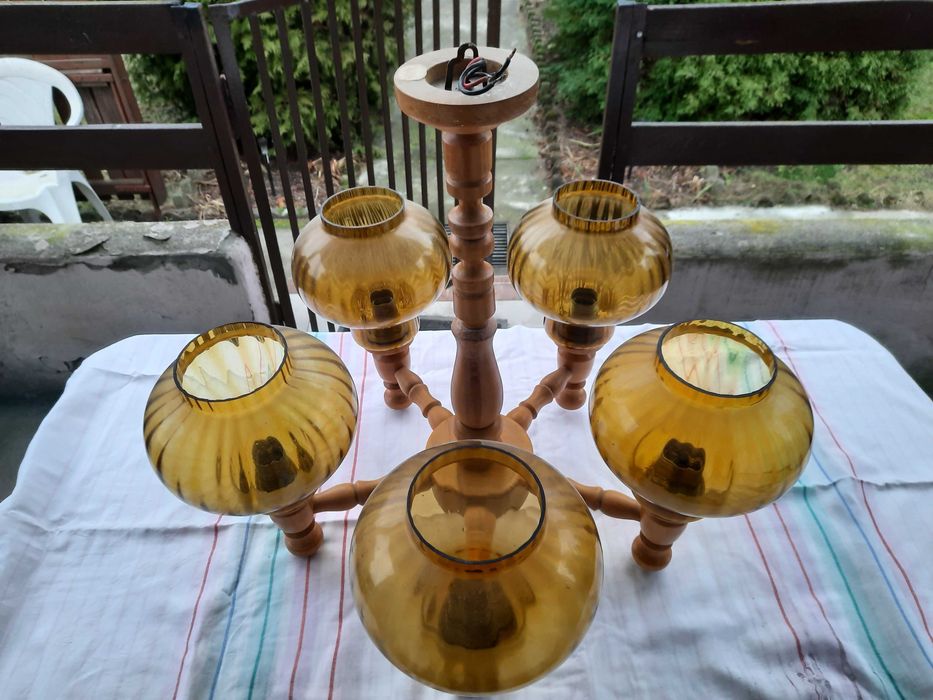 Żyrandol Stylowy Drewniany Pięcioramieny z kloszami-dobry stan-