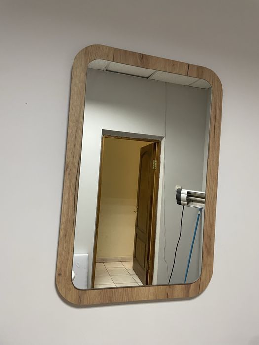 Продаю зеркало. Основание 60*90, зеркало 55*85см.