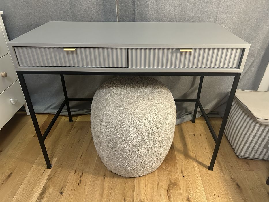 Toaletka biurko szara z pufem