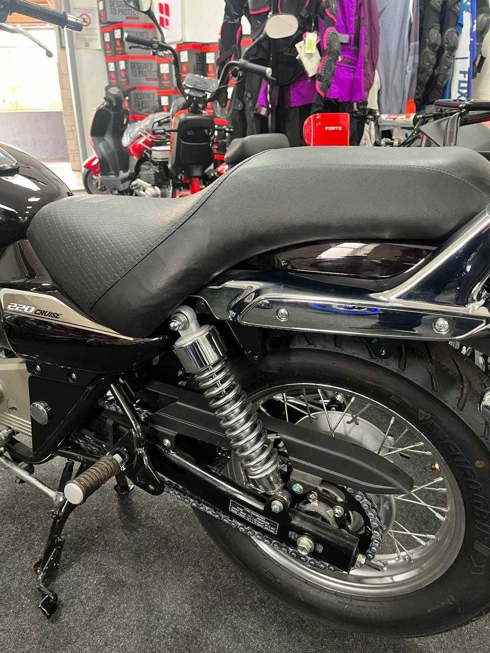 Купити мотоцикл BAJAJ AVENGER CRUISE 220