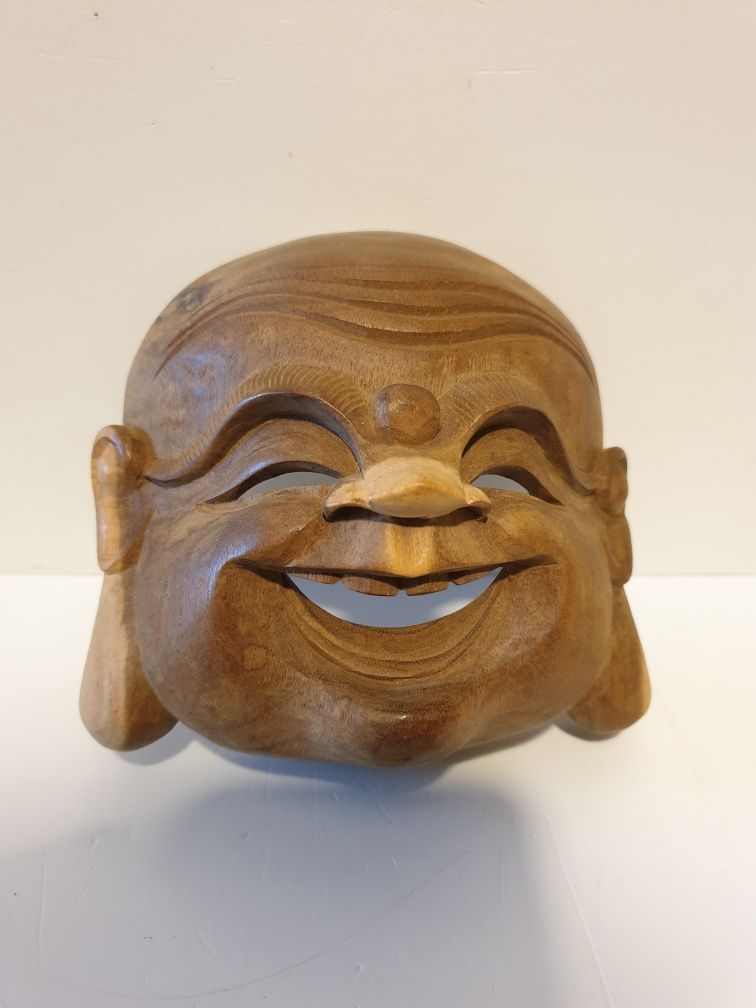 Antiga máscara de Happy Buda em madeira