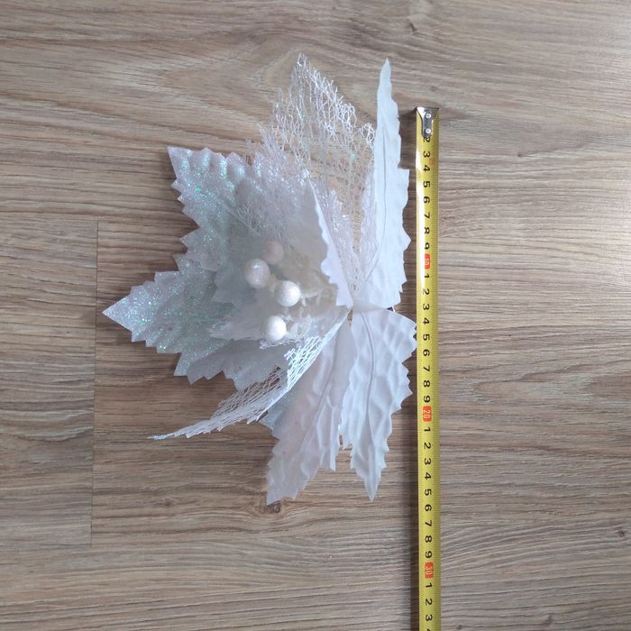 Kwiat sztuczny na klipsie gwiazda betlejemska