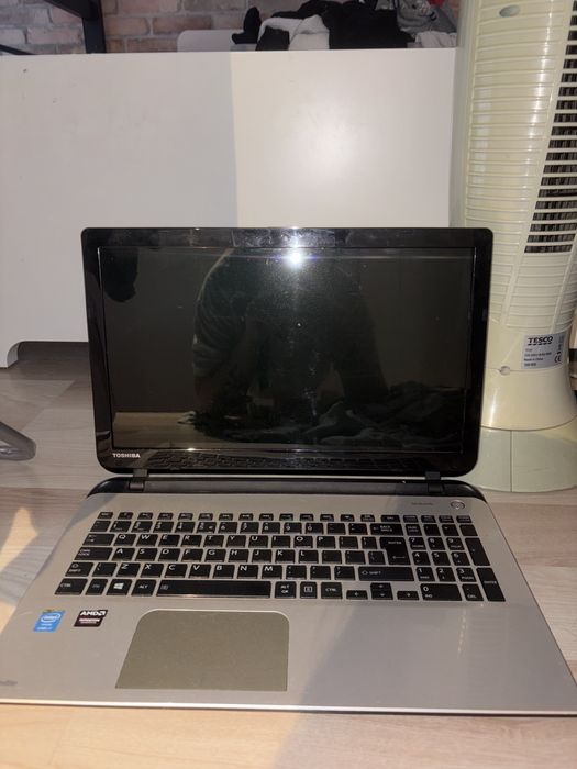 Laptop toshiba skullcandy satelite