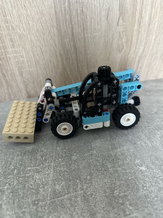 Lego Телескопічний навантажувач 42133 оригінал 2в1