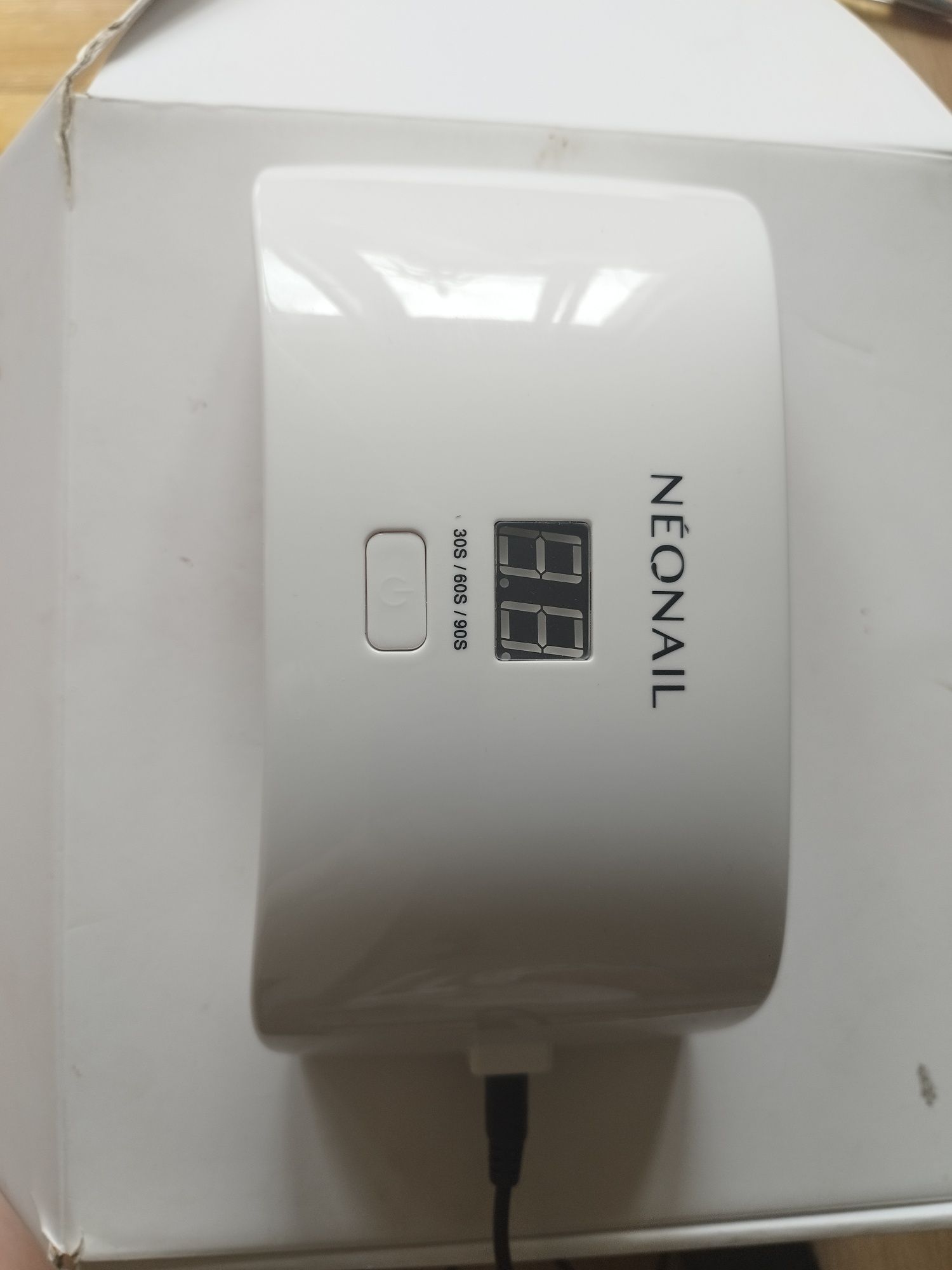 Lampa do paznokci i lakiery hybrydowe