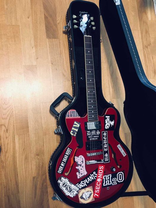 Epiphone ES335 п/акустика 2022 дизайн Tom Delonge 1 хамбекер+кейс GEWA
