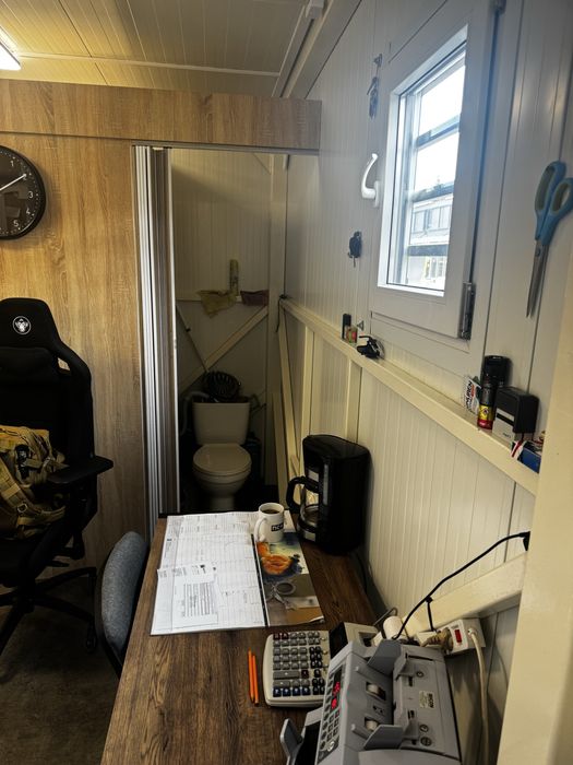 Kontener/Pawilon-Kantor wymiany walut.
