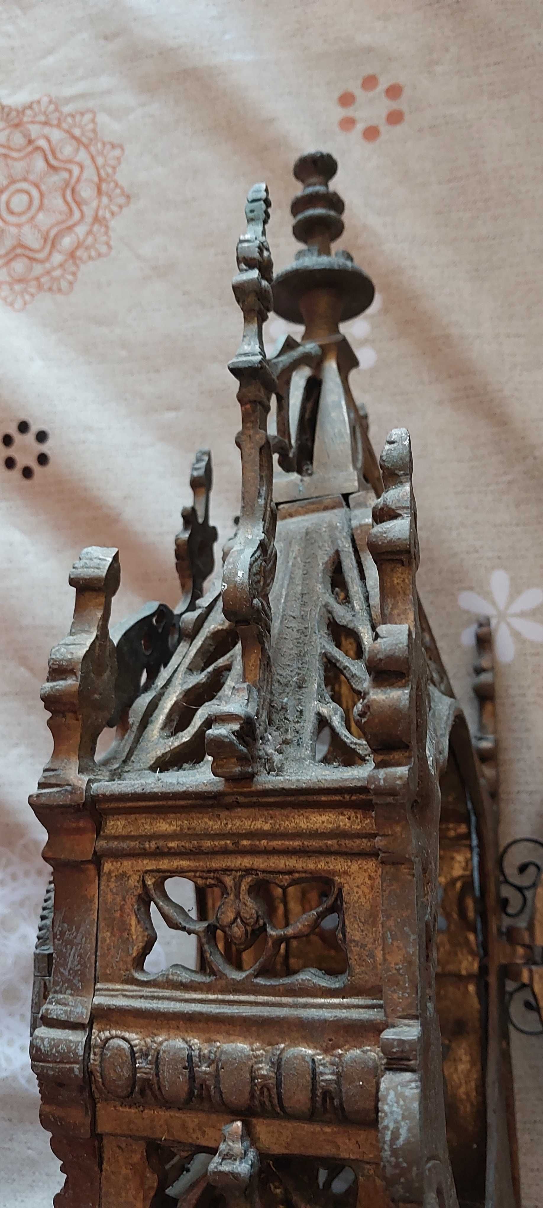 Vendo relógio de mesa em latão muito trabalhado