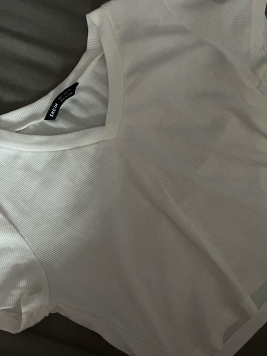 Biała bluzeczka crop top