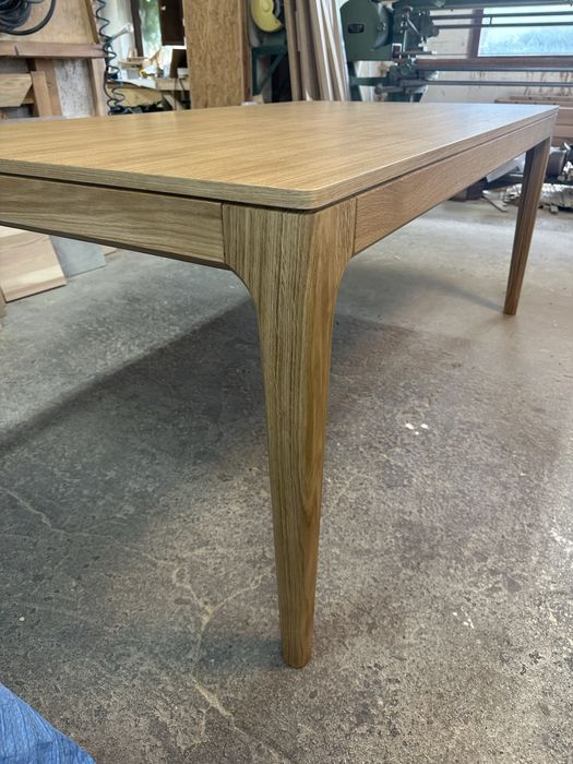Stół dębowy z mozliwoscią rozkladania.