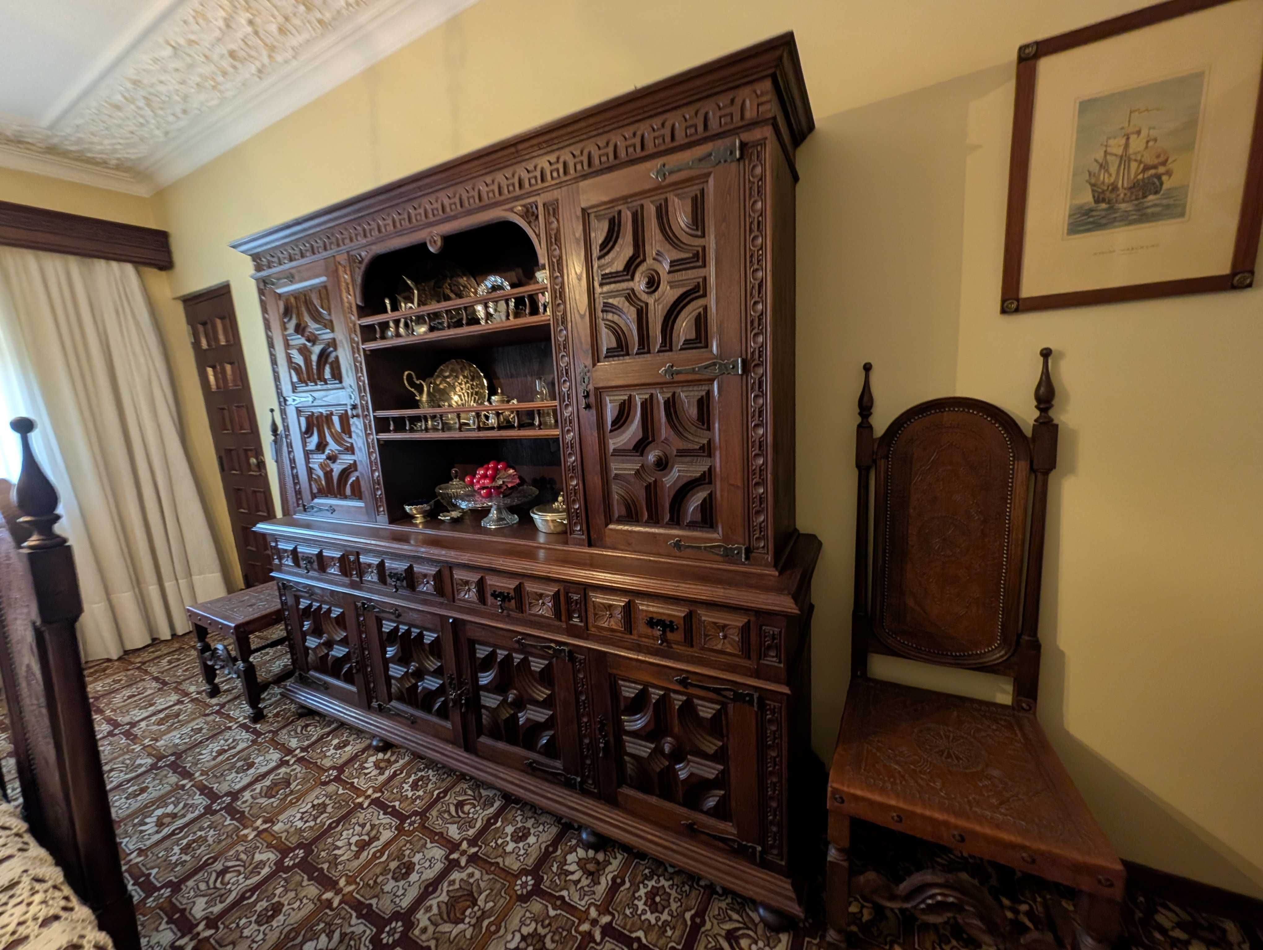 Mobília de Sala de Jantar Estilo Século XVII