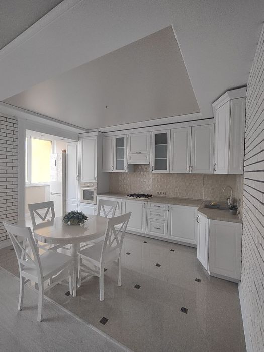 Продам 2-х ком квартиру на Сахарова  в кирпичном  доме