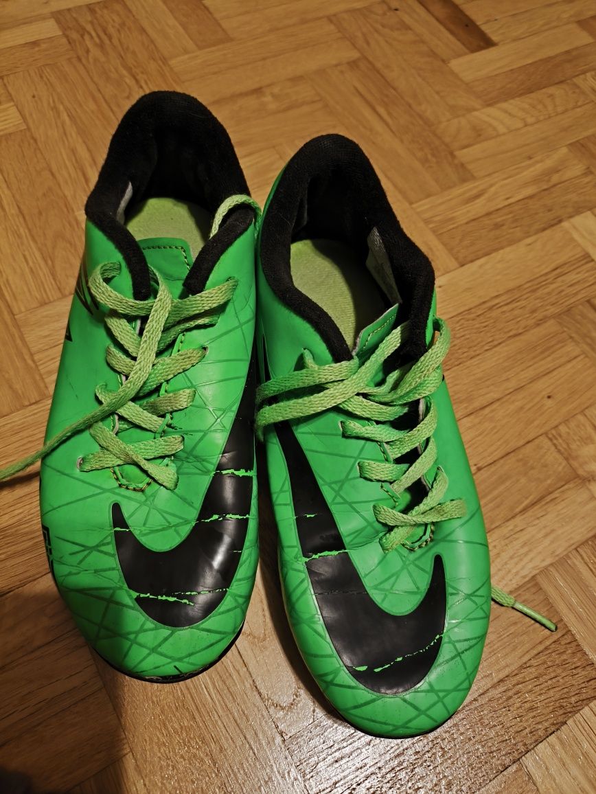 Buty piłkarskie korki Nike roz. 32