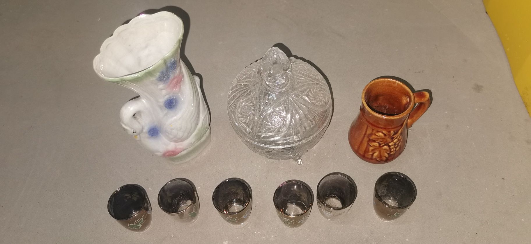 kryształ kieliszki PRL i wazon porcelana.