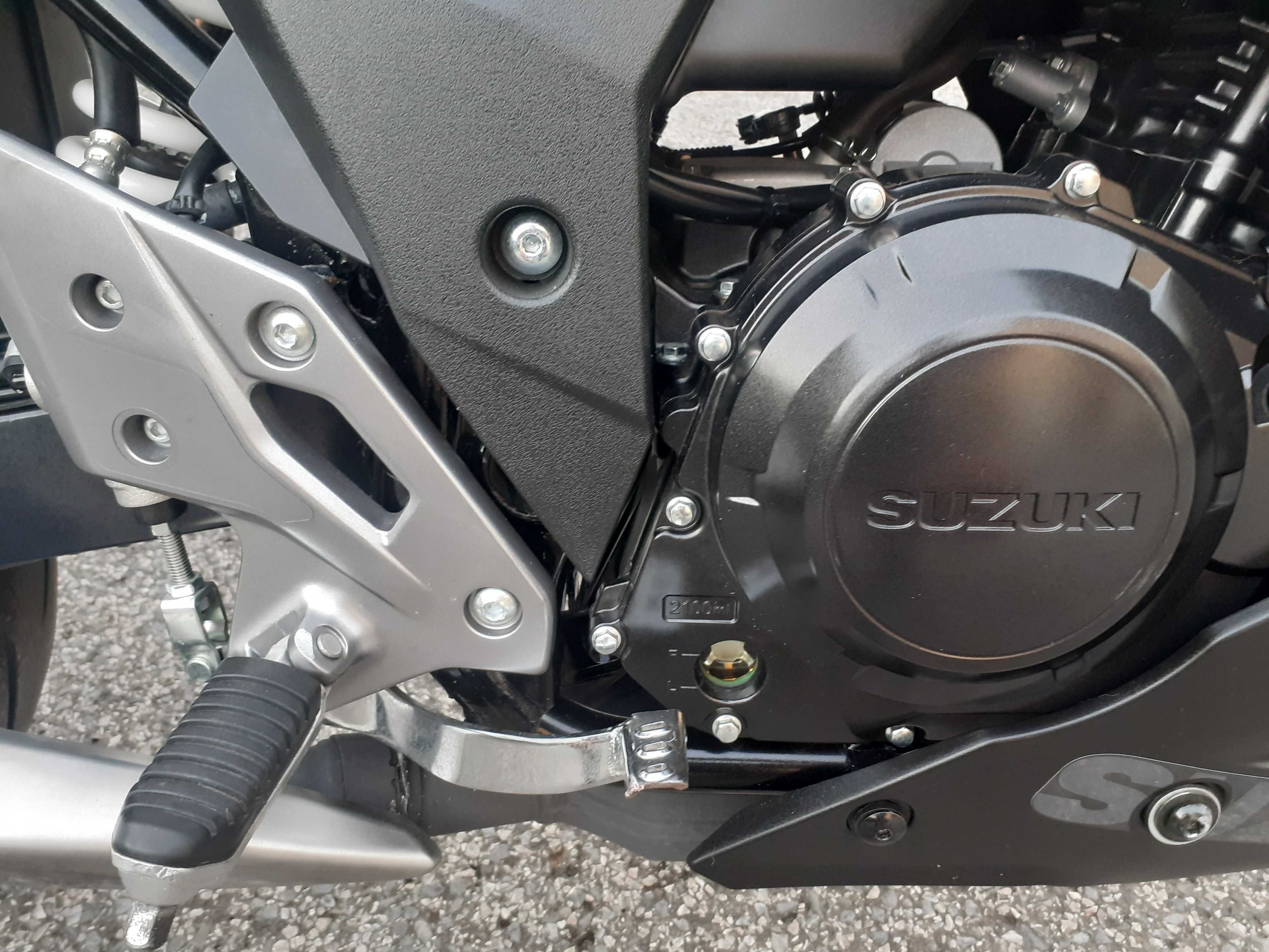 SUZUKI GSX 250 R z 2021 roku przebieg 3675 km. Jak NOWY