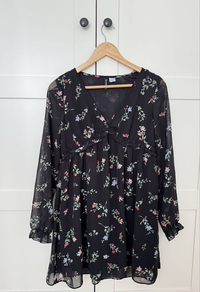 Sukienka w kwiaty H&M