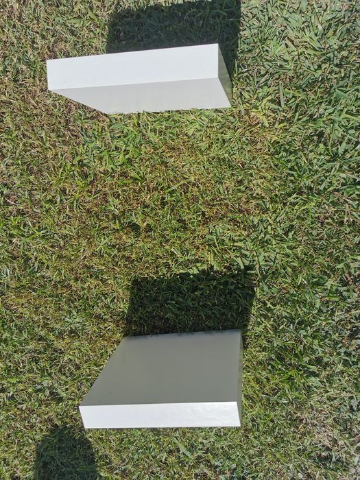 Prateleiras suspensas do IKEA - modelo LACK