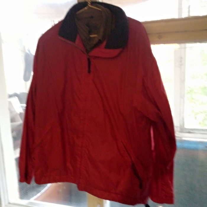 Куртка- ветровка. С капюшоном.мужская