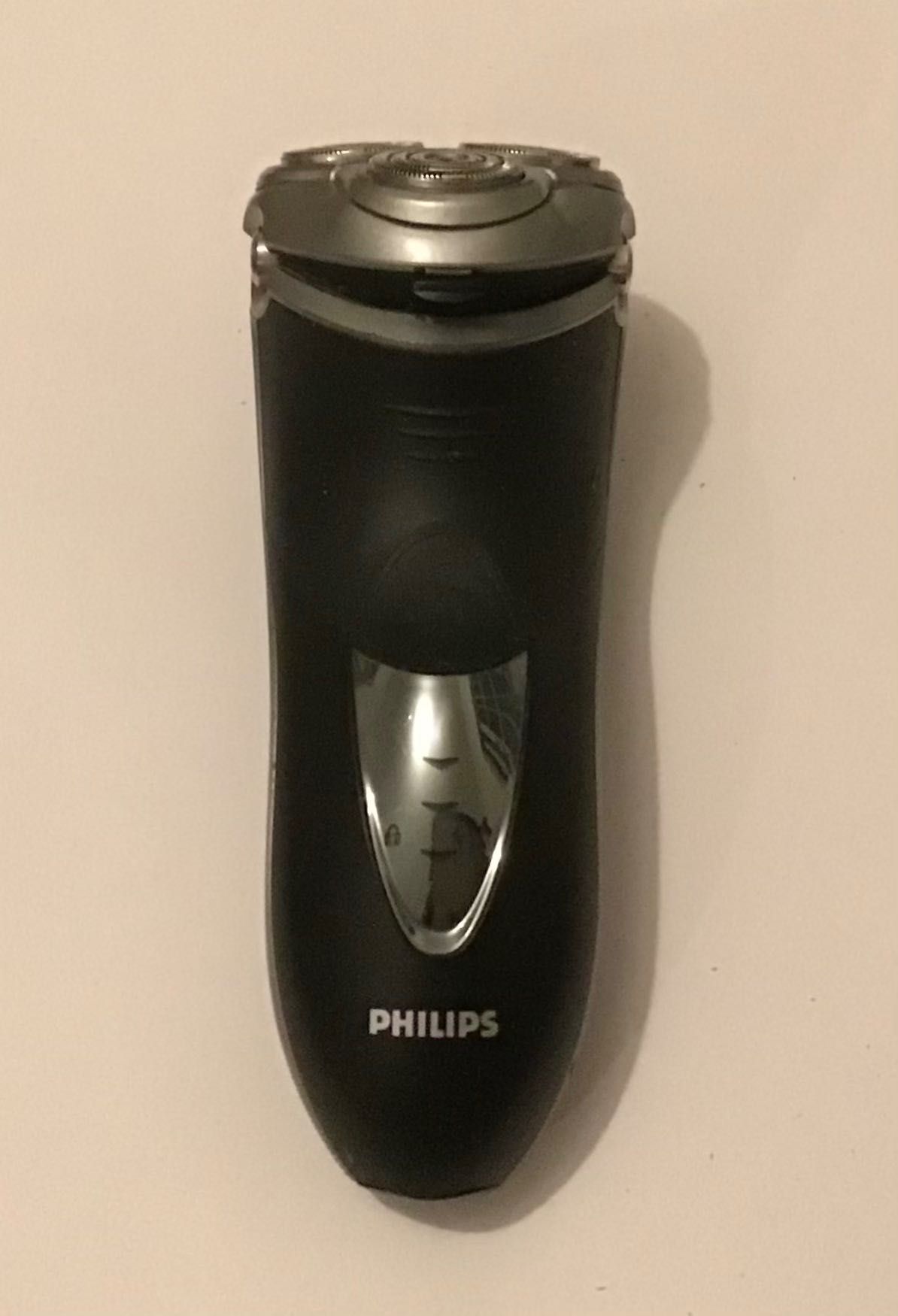 Máquina de barbear Philips 8200