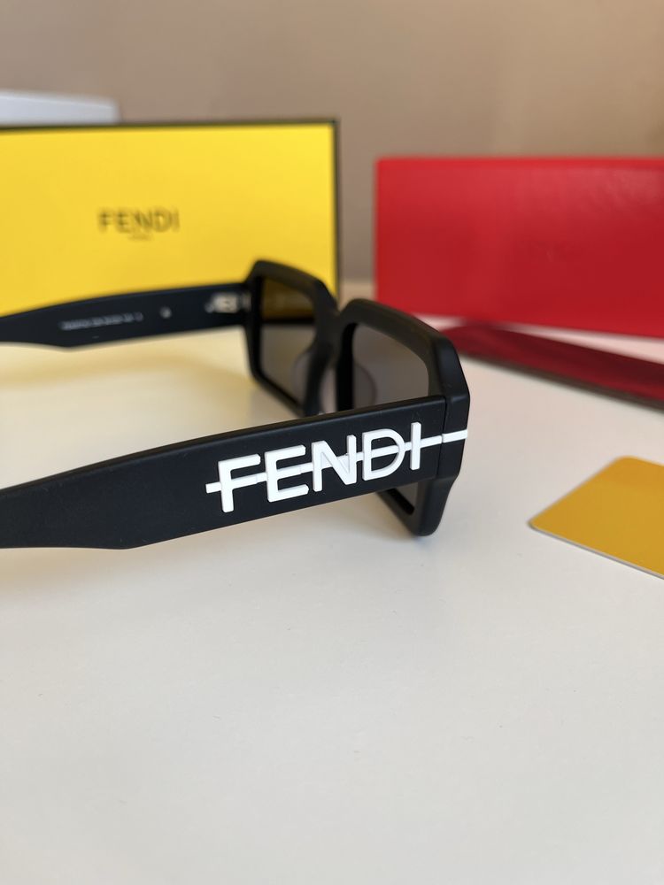 Óculos de Sol Fendi – Novos, com caixa completa