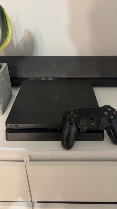 Konsola playstation 4 slim