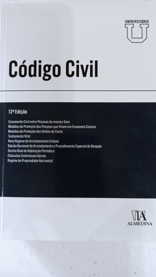 Livro "Código Civil"