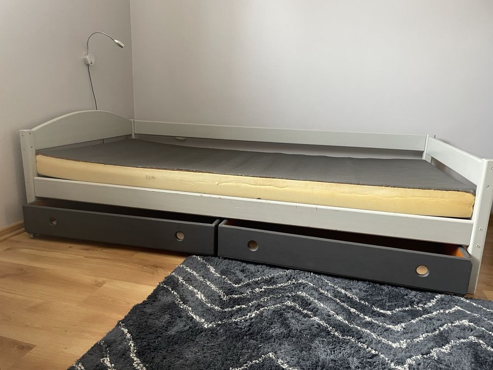 Łóżko drweniane z szufladami 90x200