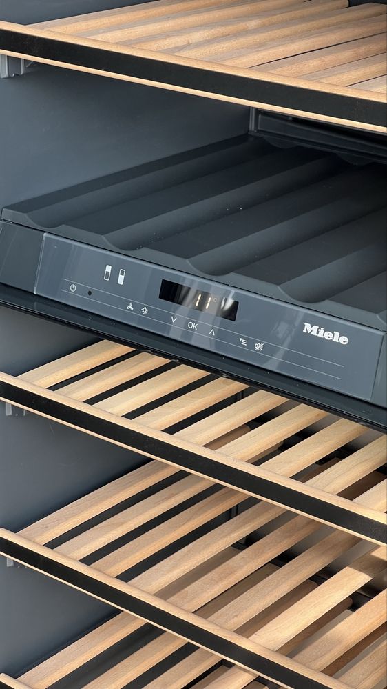 Винний шкаф Miele KWT 6722 iG 83 пляшки ВИСТАВКА винна шафа