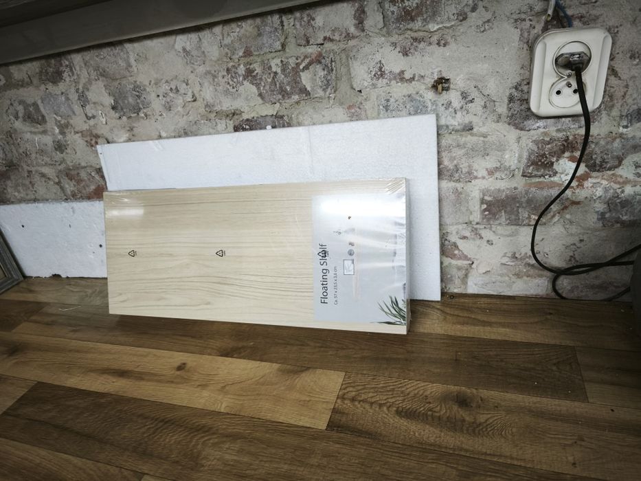 Półka wisząca nowa.