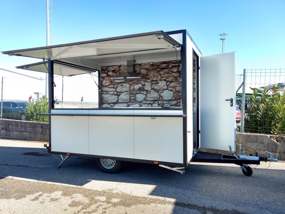 Fabrica de Roulotes Bar / Street Food e Transformações.