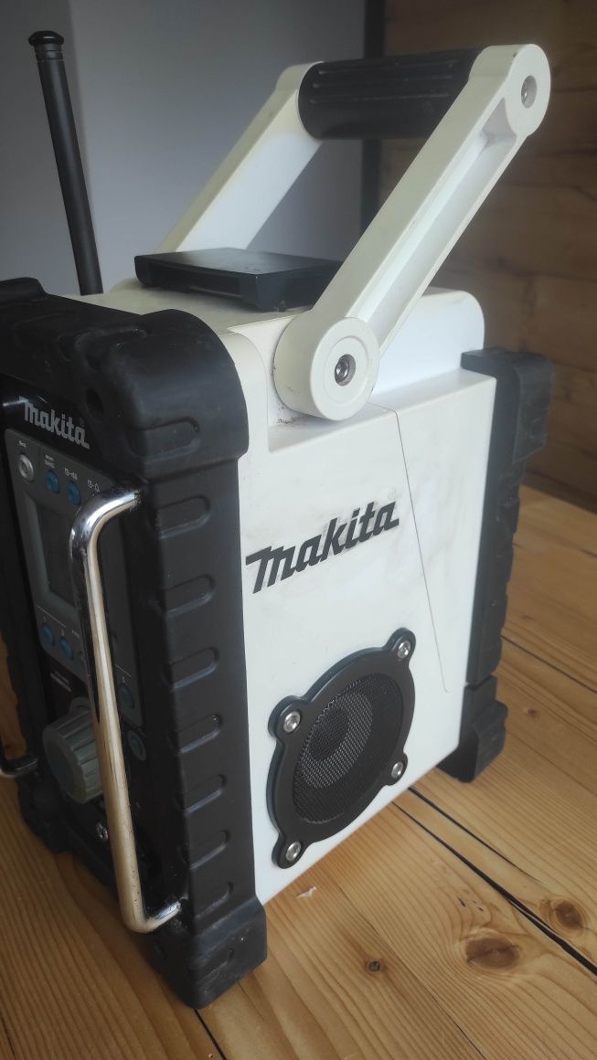 Radio Makita bmr 100 białe bardzo ładne. Radio budowlane na budowę