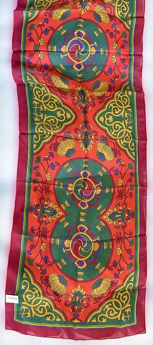 Echarpe de Pescoço Oriental, Nova