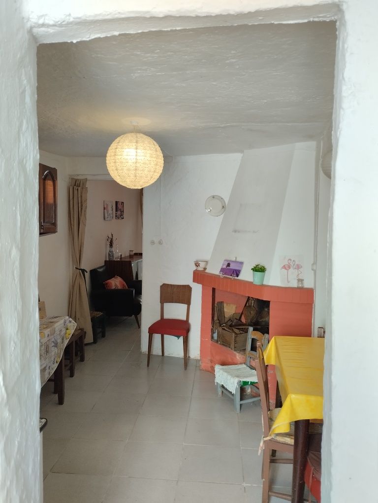 Vendo casa T4 em Comenda, em bom estado