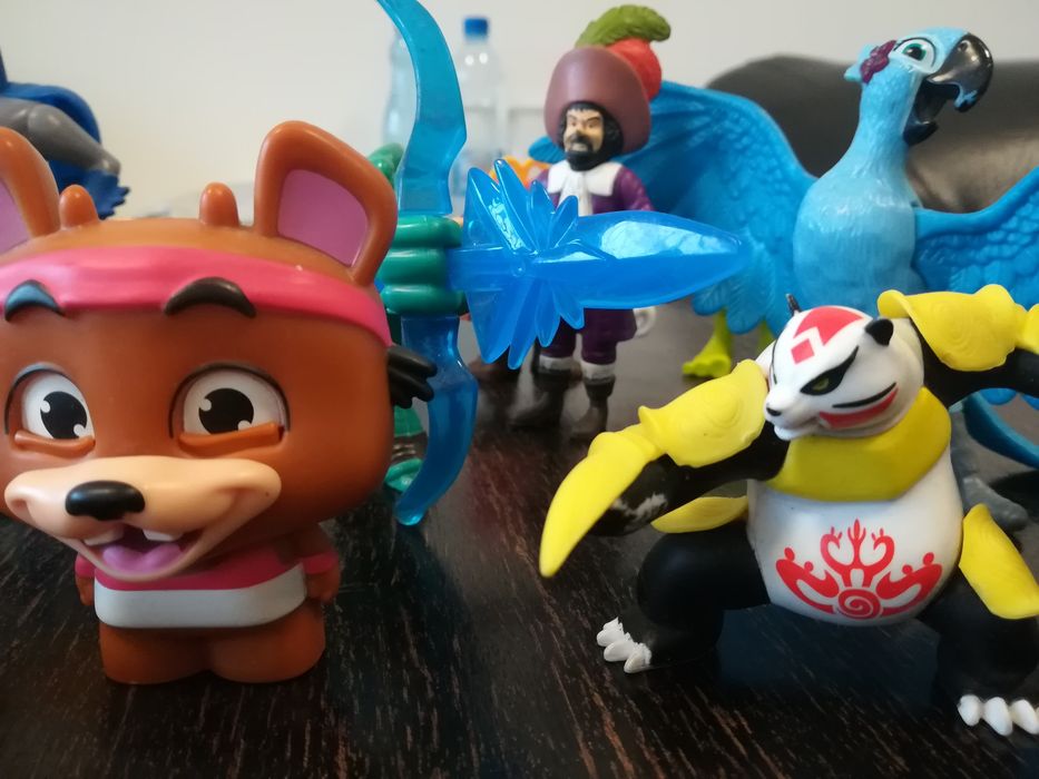 Zabawki McDonald, postacie z różnych bajek