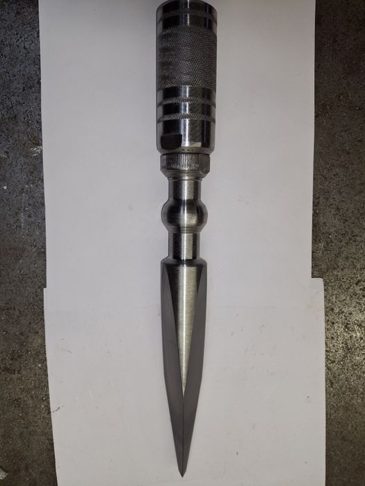 Плешня (пешня) з держаком.