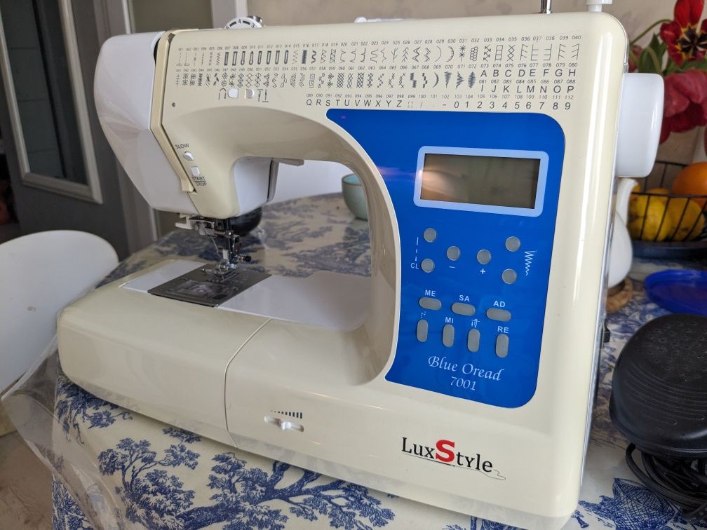 Бытовая швейная машина  Soontex(Lux style)