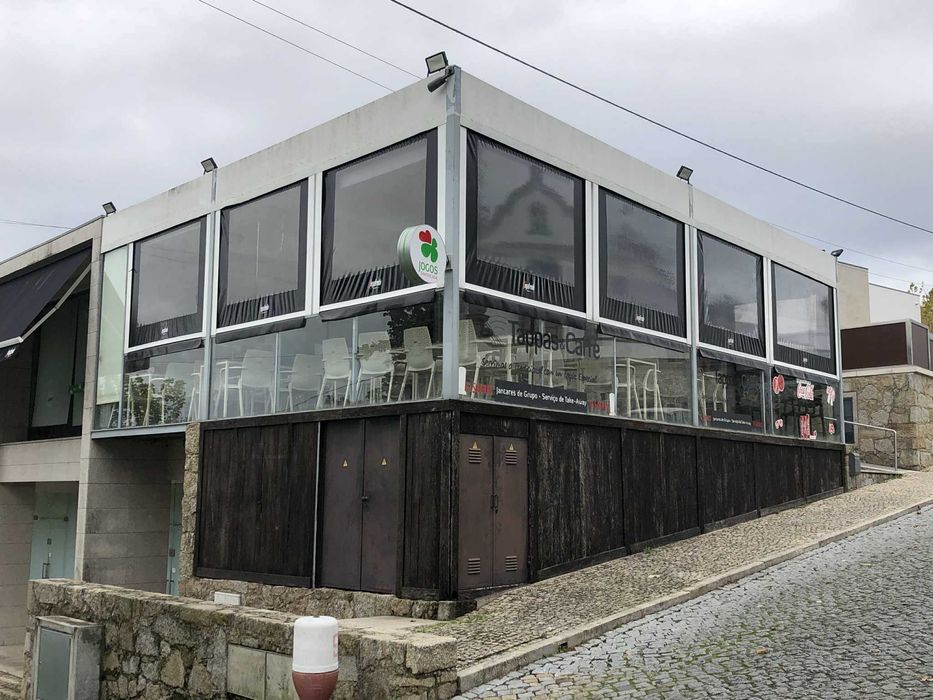 Café/Restauração totalmente equipado e mobilado.