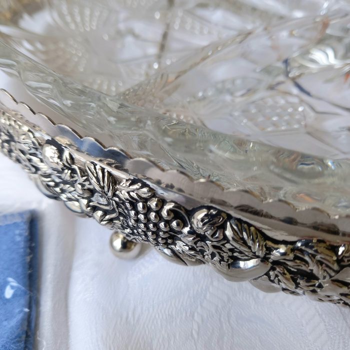 Plater na owoce z widelczykiem