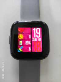 Smartwatch, opaska sportowa Fitbit Versa 2