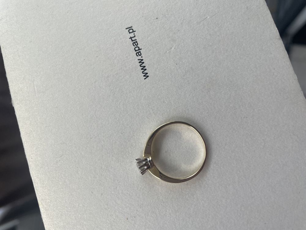Aparat pierścionek zaręczynowy z dużym diamentem 0,32
