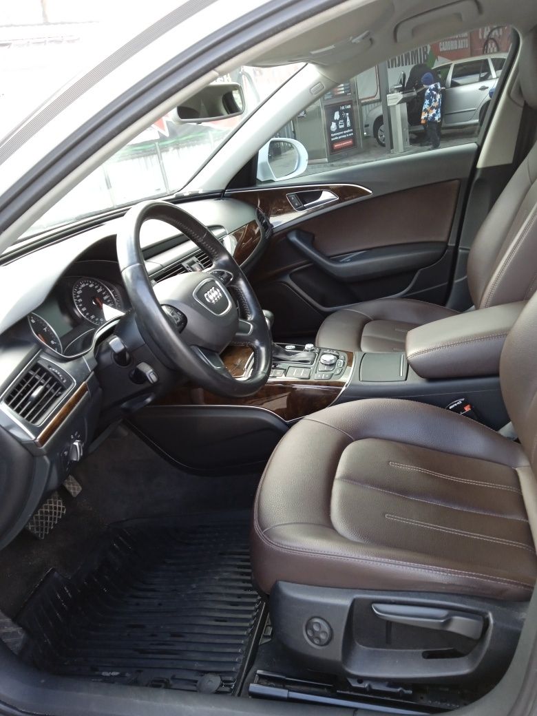 Продам Audi A6 официальный автомобиль не крашен.