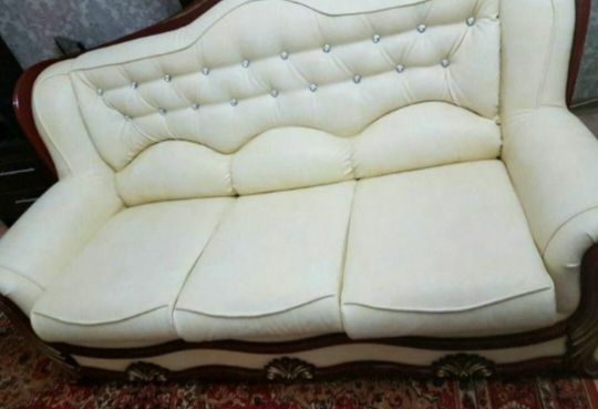Продам диван с креслами