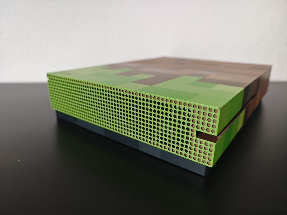 Xbox One S Minecraft Edition
