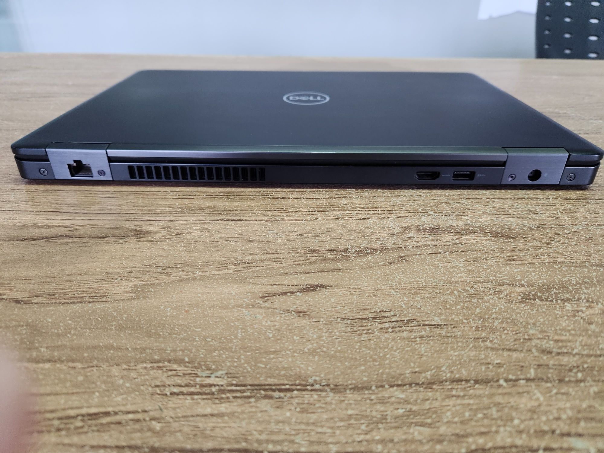 Dell Latitiude 5590 I5/16GB/256SSD