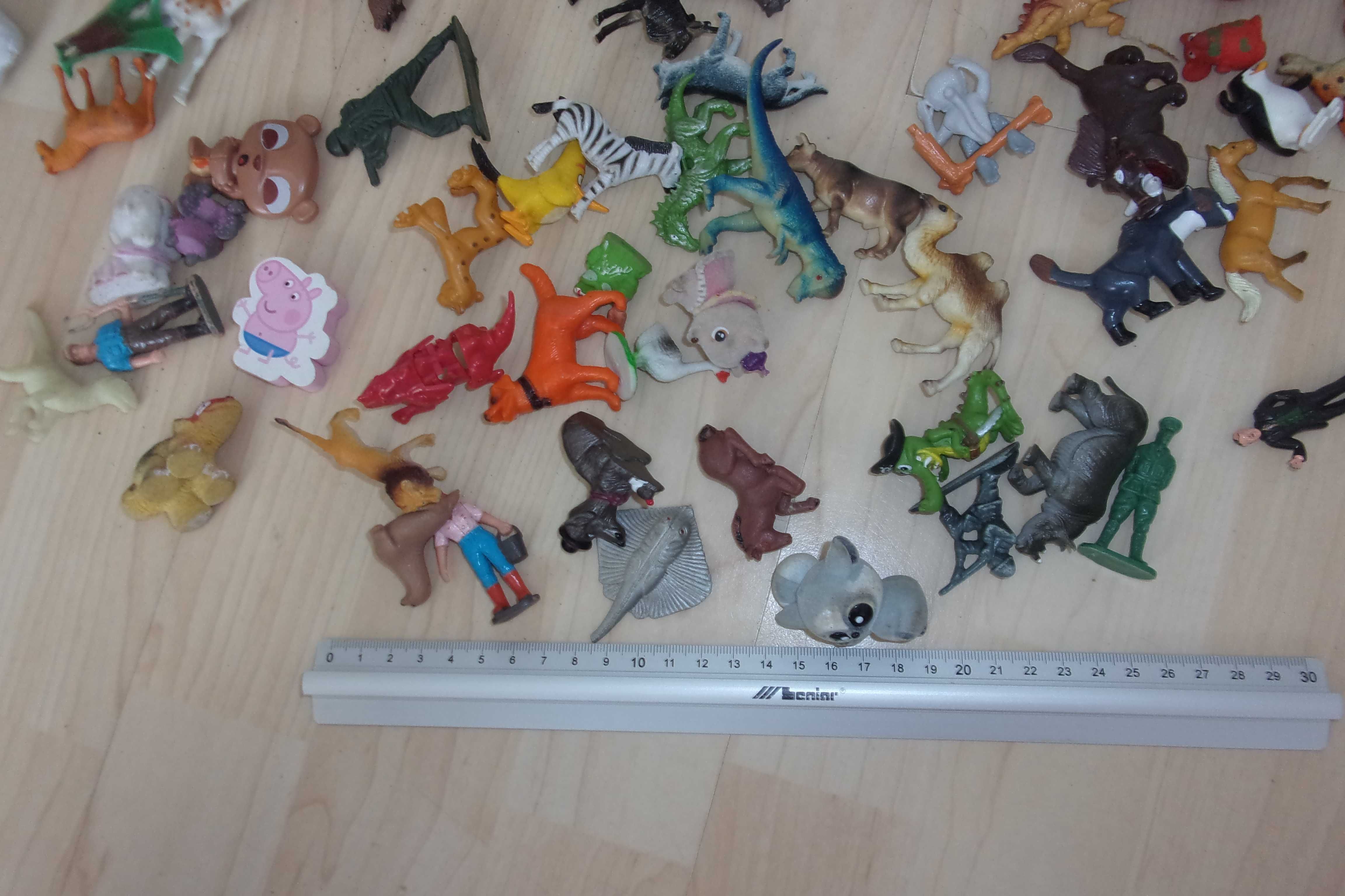 zwierzęta figurki ludziki zoo dinozaury