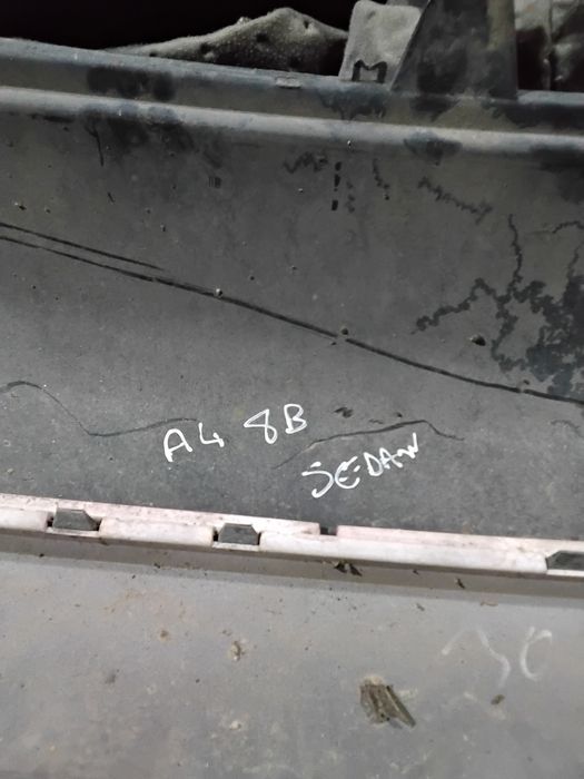 Parachoques aud A4 i 8B sedan